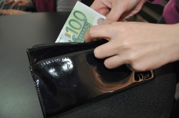 Moneda naţională s-a apreciat în raport cu euro